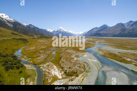 Ampio alveo del Fiume Tasman, Mount Cook sul retro, parco nazionale di Mount Cook, regione di Canterbury, Isola del Sud, Nuova Zelanda Foto Stock