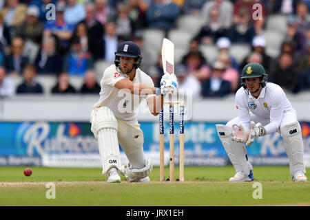 L'Inghilterra del David Malan pipistrelli durante il giorno e tre la quarta prova Investec a Emirates Old Trafford, Manchester. Foto Stock