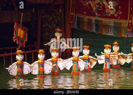 Burattinai, Thang Long acqua Puppet Theatre, Hanoi, Vietnam del Nord, Vietnam, Asia sud-orientale, Asia. acqua comunale teatro dei pupi. hanoi. vietnam, asi Foto Stock