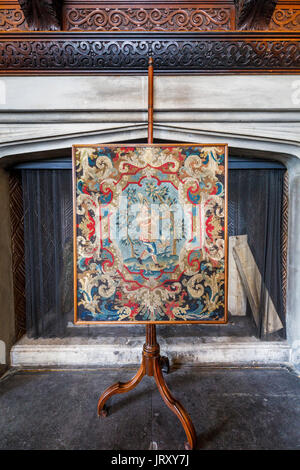 Schermata di fuoco in Chawton House Library, la grande casa di cui al di Jane Austen, di proprietà di suo fratello Edward Knight, Chawton, Hampshire, sud Englan Foto Stock