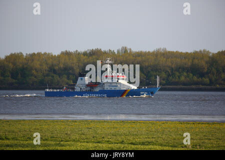 Coast Guard, Ufficio federale di polizia pattuglia barca sul fiume Elba, tipo di nave Bad-Bramstedt-classe, Wedel, Schleswig-Holstein, Germania Foto Stock