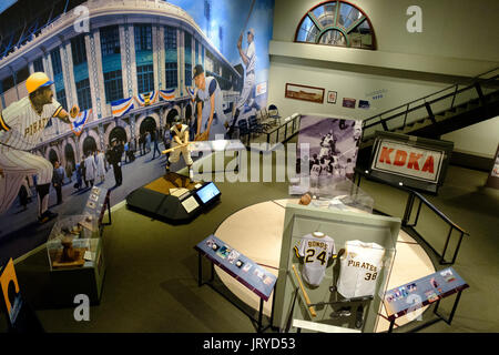 Il baseball presentano nell'Heinz History Center, Pittsburgh, Stati Uniti d'America Foto Stock