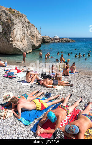La libera aperta alla spiaggia di Marina Piccola a Capri nella baia del Golfo di Napoli, Italia, Europa. Foto Stock