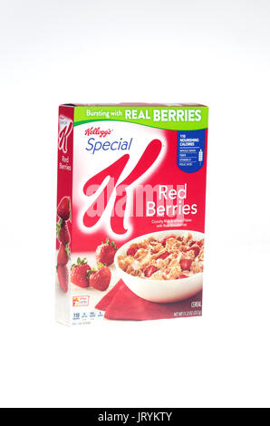 Scatola di Kelloggs Special K di bacche rosse di cereali per la colazione su sfondo bianco, cut-out. Foto Stock