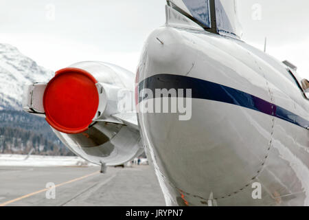 Un'immagine ravvicinata di un jet privato nell'aeroporto di St Moritz in Europa Foto Stock