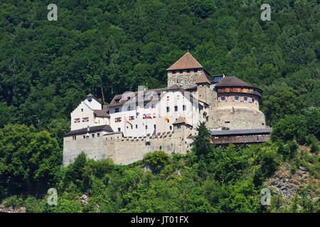 Il XII secolo il castello di Vaduz (Schloss Vaduz) a Vaduz, Liechtenstein Foto Stock