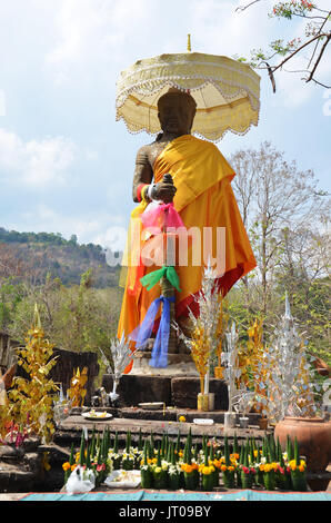 Dio indù shiva statua immagine nel sito archeologico Vat Phou o Wat Phu del sito Patrimonio Mondiale dell'UNESCO decimo secolo è una rovina il Khmer tempio indù f Foto Stock