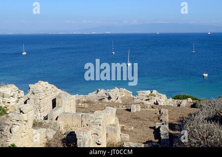 I Cartaginesi le rovine di Tharros village, la penisola del Sinis, Cabras, provincia di Oristano, Sardegna, Italia, Mediterraneo, Europa Foto Stock