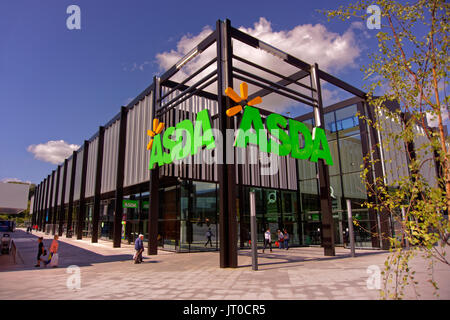 Asda store presso il nuovo Baroni Quay lo sviluppo a Northwich, Cheshire, Inghilterra, Regno Unito. Foto Stock