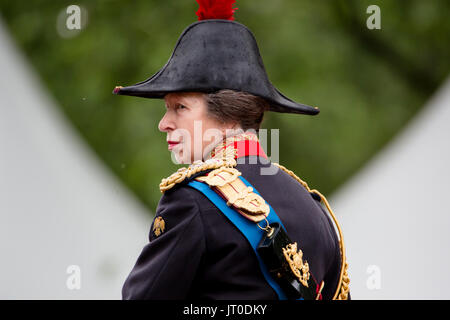 Princess Anne, la principessa reale, andare a cavallo presso il Trooping il colore Parade, il Mall, 11 giugno 2016 Foto Stock