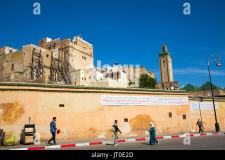 La vita di strada scena, Souk Medina di Fez, Fes el Bali. Il Marocco, Maghreb Nord Africa Foto Stock