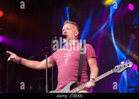 Peter Hook & la luce gioca Rewind Festival del Nord, Capesthorne Hall, Cheshire 05 August, 2017. Foto Stock