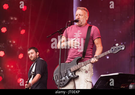 Peter Hook & la luce gioca Rewind Festival del Nord, Capesthorne Hall, Cheshire 05 August, 2017. Foto Stock