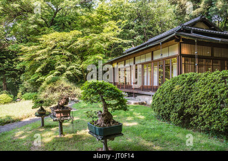 Casa da tè Kakuun-tei a Meiji Jingu Gyoen (Inner Graden), Yoyogi, Tokyo, Giappone Foto Stock