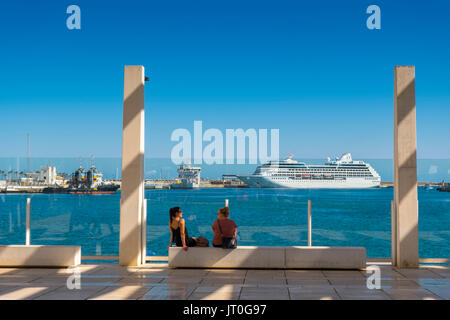 El Muelle Onu, Dock uno. Lungomare Porto. Malaga, Costa del Sol. Andalusia, Spagna del Sud Europa Foto Stock