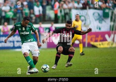 Sao Paulo, Brasile. 06 Ago, 2017. PALMEIRAS X ATLÉTICO PR - Antonio Carlos do Palmeiras durante il match tra Palmeiras e il Atlético-PR, valido per il XIX round del campionato brasiliano 2017, tenutosi a Allianz Parque nella zona ovest di São Paulo (SP). (Foto: Maurício Rummens/Fotoarena) Foto Stock