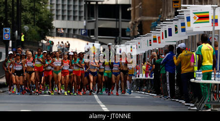 Londra, Gran Bretagna. Il 6 agosto, 2017. Gli atleti competere durante la donna della maratona il giorno 3 del 2017 IAAF Campionati del Mondo a Londra, Gran Bretagna, su il 6 agosto 2017. Credito: Wang Lili/Xinhua/Alamy Live News Foto Stock