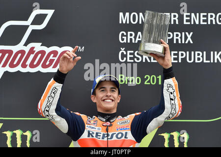 Brno, Repubblica Ceca. 06 Ago, 2017. Lo spagnolo motorcycle road racer Marc Marquez celebra durante il Gran Premio della Repubblica ceca 2017 sul circuito di Brno in Repubblica Ceca, il 6 agosto 2017. Credito: Vaclav Salek/CTK foto/Alamy Live News Foto Stock