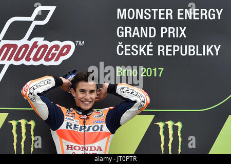 Brno, Repubblica Ceca. 06 Ago, 2017. Lo spagnolo motorcycle road racer Marc Marquez celebra durante il Gran Premio della Repubblica ceca 2017 sul circuito di Brno in Repubblica Ceca, il 6 agosto 2017. Credito: Vaclav Salek/CTK foto/Alamy Live News Foto Stock