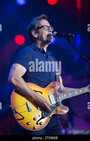 A Siddington, Cheshire, Regno Unito. Il 6 agosto, 2017. Nick Heyward si esibisce dal vivo a nord di riavvolgimento Festival presso Capesthorne Hall vicino a Macclesfield. Credito: Simon Newbury/Alamy Live News Foto Stock