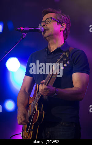 A Siddington, Cheshire, Regno Unito. Il 6 agosto, 2017. Nick Heyward si esibisce dal vivo a nord di riavvolgimento Festival presso Capesthorne Hall vicino a Macclesfield. Credito: Simon Newbury/Alamy Live News Foto Stock