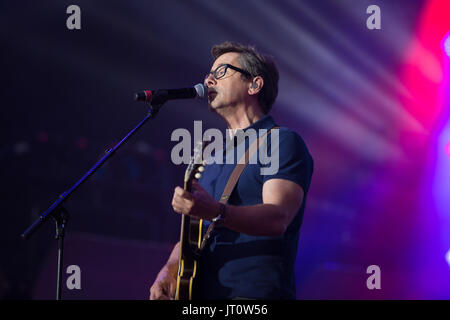 A Siddington, Cheshire, Regno Unito. Il 6 agosto, 2017. Nick Heyward si esibisce dal vivo a nord di riavvolgimento Festival presso Capesthorne Hall vicino a Macclesfield. Credito: Simon Newbury/Alamy Live News Foto Stock