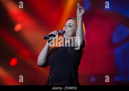 A Siddington, Cheshire, Regno Unito. Il 6 agosto, 2017. Belinda Carlise suona dal vivo a nord di riavvolgimento Festival presso Capesthorne Hall vicino a Macclesfield. Credito: Simon Newbury/Alamy Live News Foto Stock