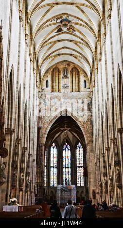 Interno di Ulm Minster o Ulmer Münster in Ulm, Germania Foto Stock