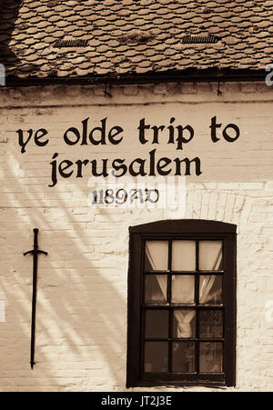 Ye Olde Trip to Jerusalem, che sostiene di essere il più antico pub in Inghilterra, Castle Rock, Nottingham, Nottinghamshire, East Midlands, Inghilterra Foto Stock