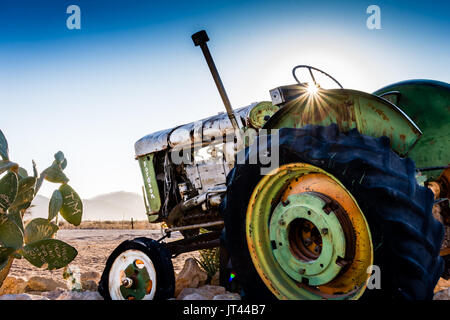 Vecchio trattore Foto Stock