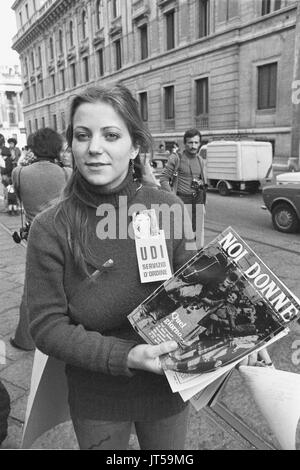 Milano (Italia), 1976, per i diritti delle donne e in difesa della legge sull aborto Foto Stock