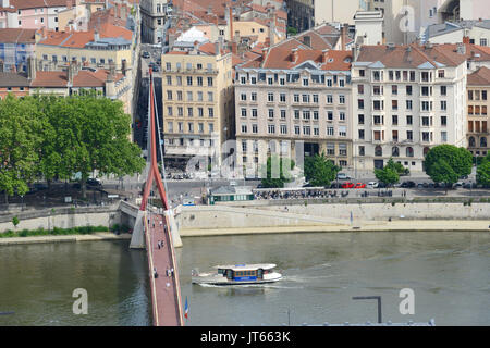 Lione (sud-est della Francia): real estate, gli edifici lungo i quais de Saone passerella. Facciate di edifici lungo la 'Quai des Celestin' passerella dal ri Foto Stock