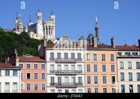 Lione (sud-est della Francia): real estate, gli edifici lungo il Quai Fulchiron marciapiede, nel distretto di Saint-Jean, Quais de Saone, nel 5° arrond Foto Stock