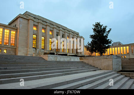 Svizzera Ginevra: la vista esterna del Palazzo delle Nazioni, casa dell'Ufficio delle Nazioni Unite, nell'Ariana Park. Foto Stock