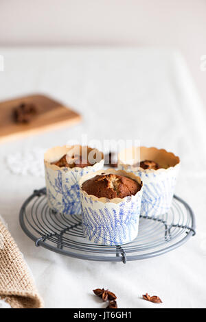 Spugna torte muffin in casi di torta Foto Stock