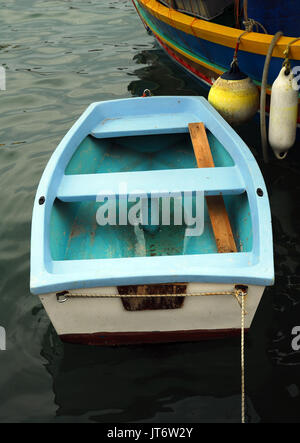 Divertente piccola barca di Marsaxlokk,Malta. Foto Stock