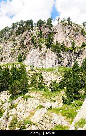 Colomers Laghi dei Pirenei catalani, Spagna. Parte del Parc Nacional d'Aigüestortes i Estany de Sant Maurici Foto Stock