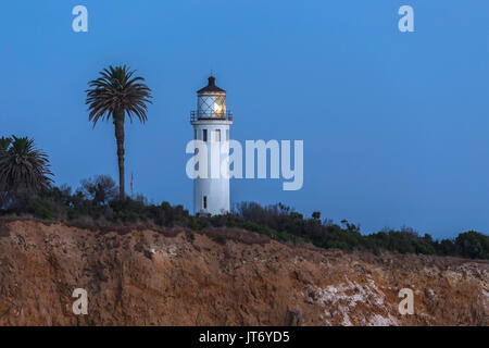 Punto Vincente faro al tramonto in Rancho Palos Verdes, California. Foto Stock