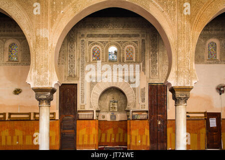 La Madrasa Bou Inania o Medersa Bu Inaniya.Souk Medina di Fez, Fes el Bali. Il Marocco, Maghreb Nord Africa Foto Stock