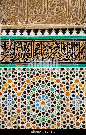 La Madrasa Bou Inania o Medersa Bu Inaniya.Souk Medina di Fez, Fes el Bali. Il Marocco, Maghreb Nord Africa Foto Stock