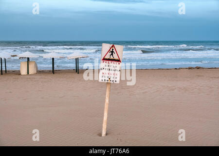 Spiaggia al tramonto, Guardamar del Segura, Costa Blanca, Alicante, Spagna, Europa Foto Stock