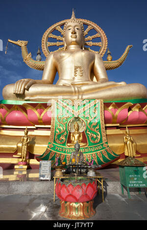 Big Buddha o il tempio di Wat Phra Yai in Kho Samui Island, Thailandia Foto Stock