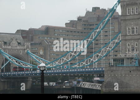 Londra, Regno Unito. 08 Ago, 2017. Gouman Hotel La Torre è stata confermata dalla IAAF che un bug di vomito epidemia ha avuto luogo a Guoman Tower Hotel nel centro di Londra, un riportato 12 atleti, era ammalato presso l'hotel. L'hotel ha negato è la colpa. L'hotel sul Fiume Tamigi si siede accanto al famoso Tower Bridge. Oggi l'immagine. Credito: Nigel Bowles/Alamy Live News Foto Stock