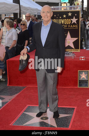 Hollywood, CA. 8 Ago, 2017. Jeffrey Tambor onorato con la stella sulla Hollywood Walk of Fame in Hollywood, la California il 8 agosto 2017. Credito: David Edwards/media/punzone Alamy Live News Foto Stock
