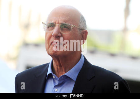 Hollywood, CA. 8 Ago, 2017. Jeffrey Tambor onorato con la stella sulla Hollywood Walk of Fame in Hollywood, la California il 8 agosto 2017. Credito: David Edwards/media/punzone Alamy Live News Foto Stock