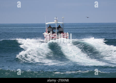 Orange County Sheriff reparti Harbour motovedetta pattugliano le acque costiere off Southern California Foto Stock