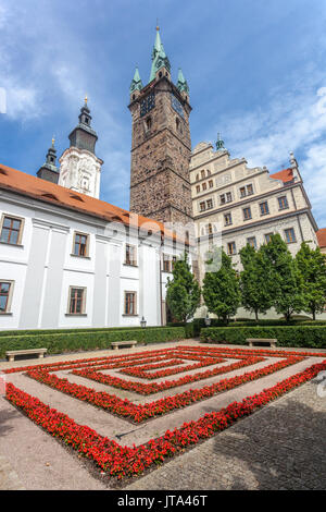Klatovy, Repubblica Ceca, Torre Nera e la Chiesa dei Gesuiti Foto Stock