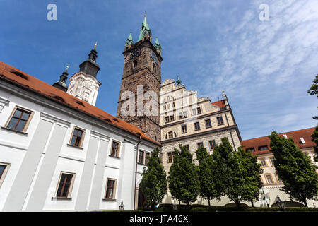 Klatovy, Repubblica Ceca, Torre Nera e la Chiesa dei Gesuiti Foto Stock