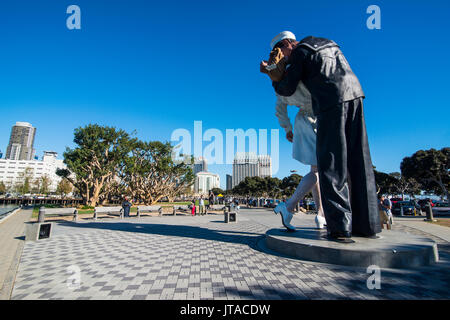 Abbracciando la pace memorial sul fronte oceano di San Diego, California, Stati Uniti d'America, America del Nord Foto Stock