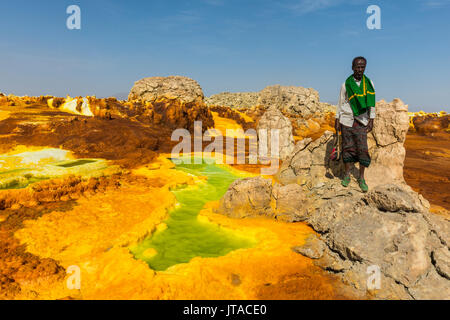 Molle colorate di acido in Dallol, luogo più caldo della terra, Danakil depressione, Etiopia, Africa Foto Stock